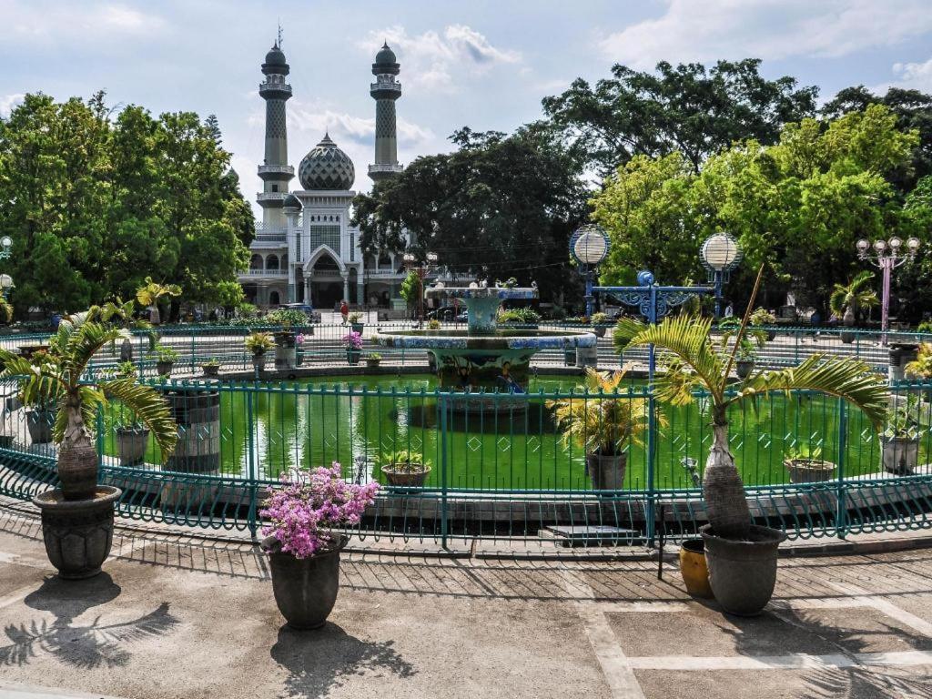 โรงแรมโทซารีมาลัง มะลัง ภายนอก รูปภาพ